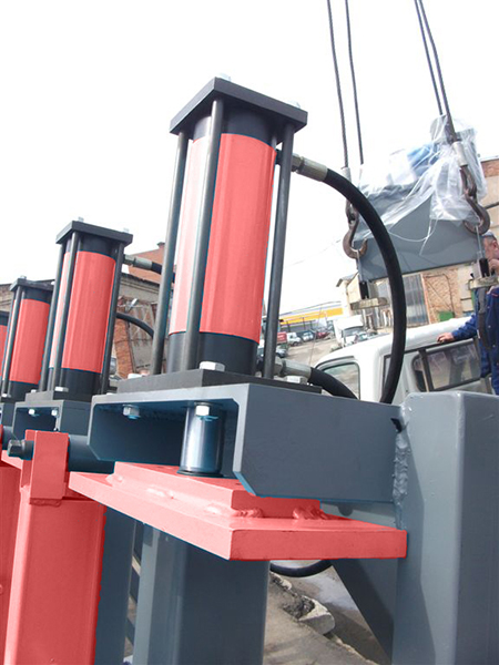 IRONMAC Press 200/HP  Рабочие поверхности  Все рабочие поверхности обработаны для повышения точности  Все блоки гидравлики снабжены системой устойчивости к высокому давлению и протеканию 