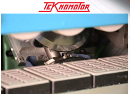 ADVANTAGE 5000RF SERVO  Узел фрезерования свесов кромки Узел расположен независимо на станине  Оснащен двумя высокочастотными двигателями TEKNOMOTOR (Италия) по 0,55 кВт и частотой вращения 18 000 об/мин  Диапазон обрабатываемой кромки по толщине ...