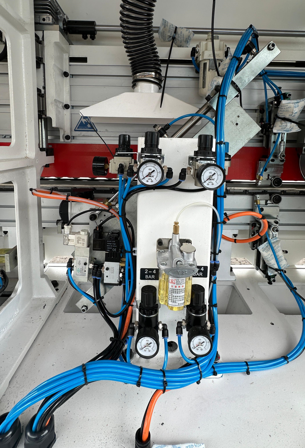 ALTESA SUPERSET NC 5650RF SERVO  Узел торцевой обрезки Перемещение по точным линейным направляющим с использованием автоматического отслеживания профиля и высокочастотного высокоскоростного двигателя обеспечивает быструю обрезку кромки  Позволяет ...