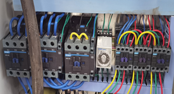 EcoWood PC-60  Электрокомпоненты  В электрошкафу используется качественная промышленная электрика компании CHINT 