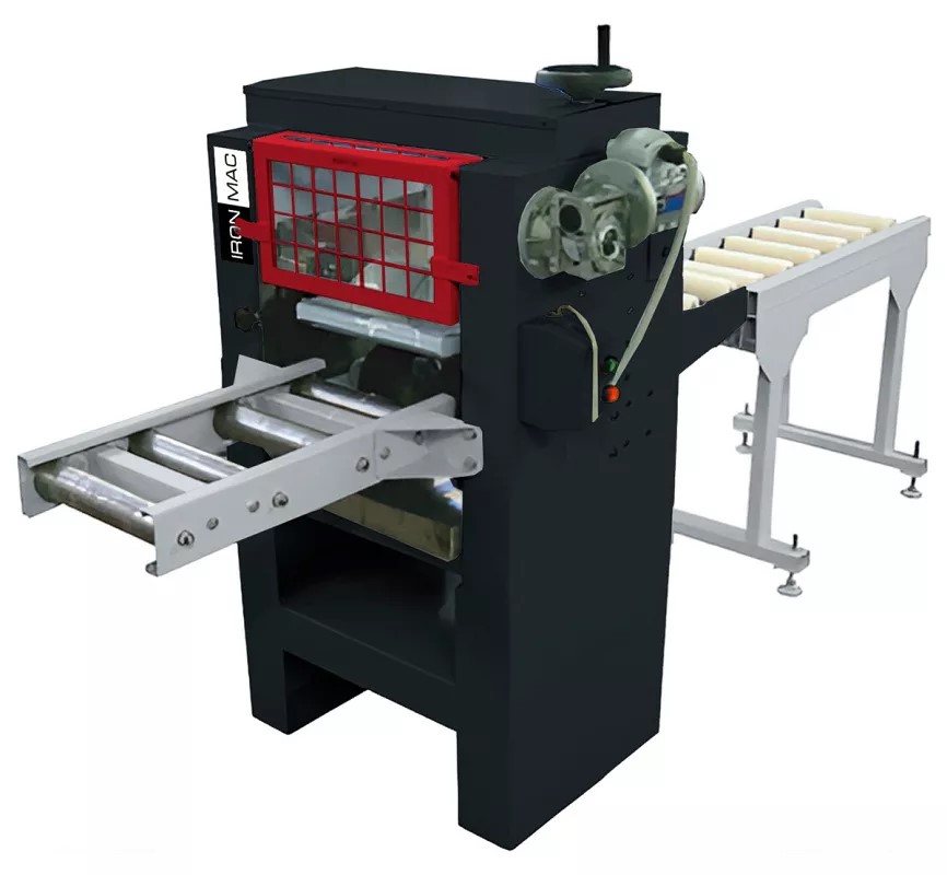 IRONMAC Press 200/HM  Станок автоматический двухсторонний для нанесения клея IRONMAC KC250/2  Ширина заготовок: 300 мм Толщина заготовок: 100 мм Количество валов: 2 шт Количество наносящих валов: 2 шт Скорость подачи: 28 м/мин Вес  IRONMAC Press 2...