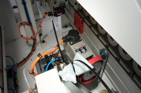 ALTESA ADVANTAGE 5000F EVO  Узел финишной торцовки Узел финишной торцовки Состоит из двух дисковых пил перемещающихся по разнесенным призматическим направляющим с линейными подшипниками  Узел способен обрабатывать деталь с высокой точностью на ско...