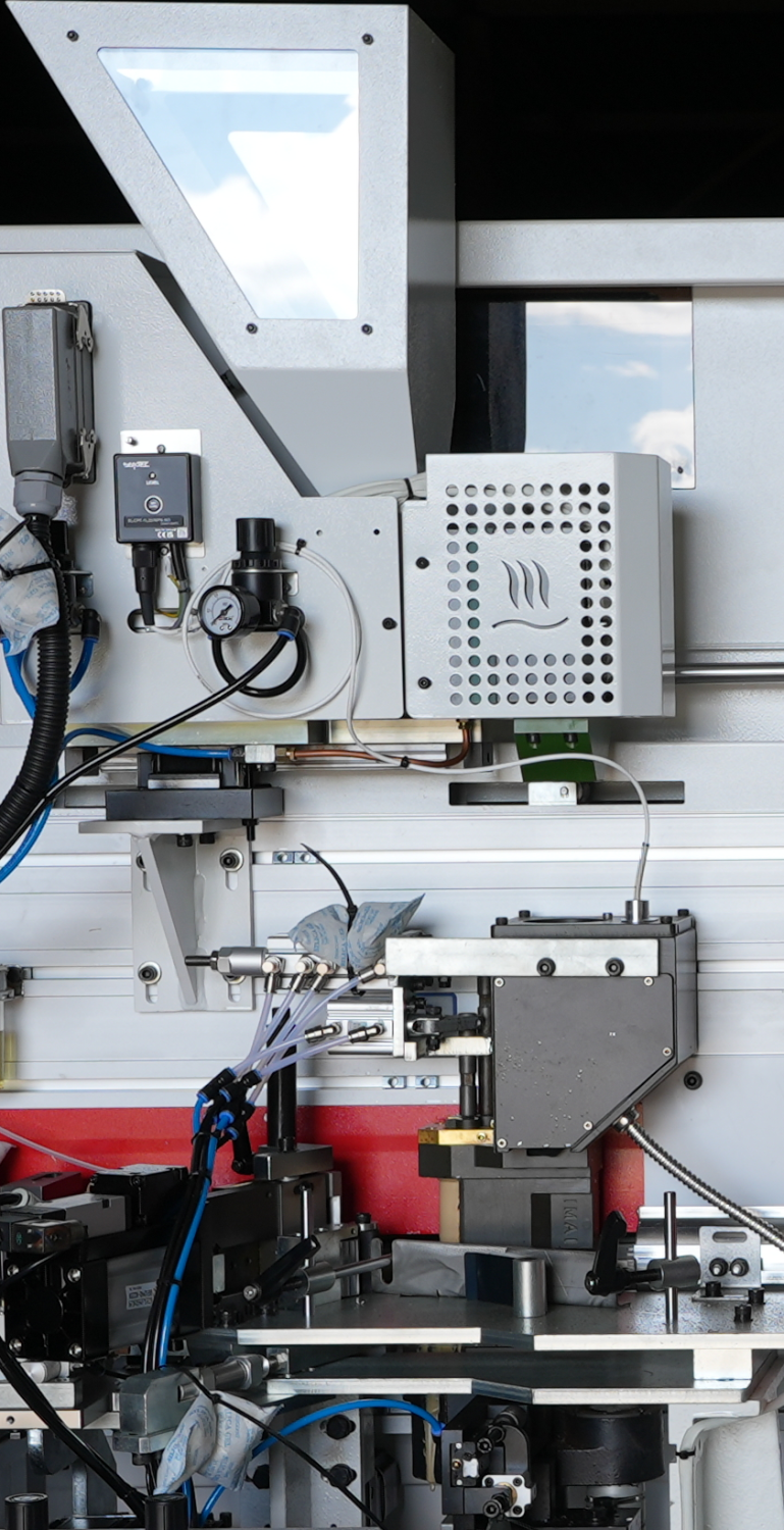ALTESA SUPERSET NC 5650RF SERVO  Верхняя клеевая ванна Самостоятельно разработанная конструкция обеспечивает более равномерную передачу температуры, высококачественный высокопроизводительный нагревательный элемент обеспечивает более стабильную раб...