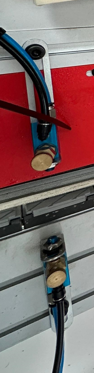 ALTESA SUPERSET NC 5650RF SERVO  Узел подачи очистительной жидкости Удаляет возможные загрязнения и помогает лучше обработать деталь в зоне полировки