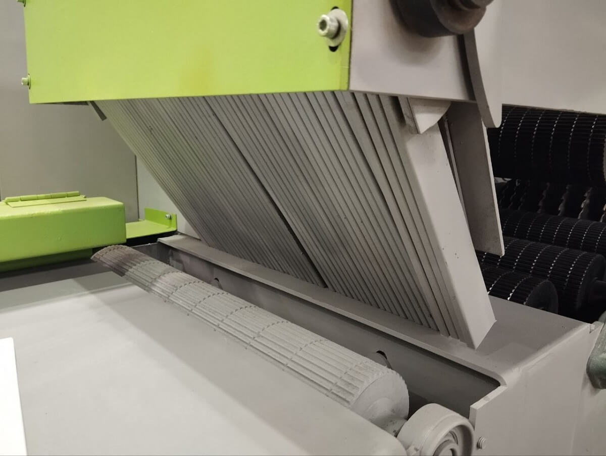 EcoWood MS-220  Когтевая защита  Когтевая защита – препятствует обратному выбросу бревна, что обеспечивает безопасность оператора по Европейскому стандарту при работе станка 
