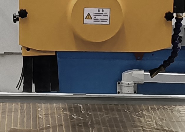 UNIVEQ USG 32100NC2  Система подачи охлаждающей жидкости  Позволяет увеличивать съем металла в процессе работы, уменьшая, время шлифования заготовки, исключает попадание стружки и абразива в подвижные элементы станка, предотвращает засаливание и и...